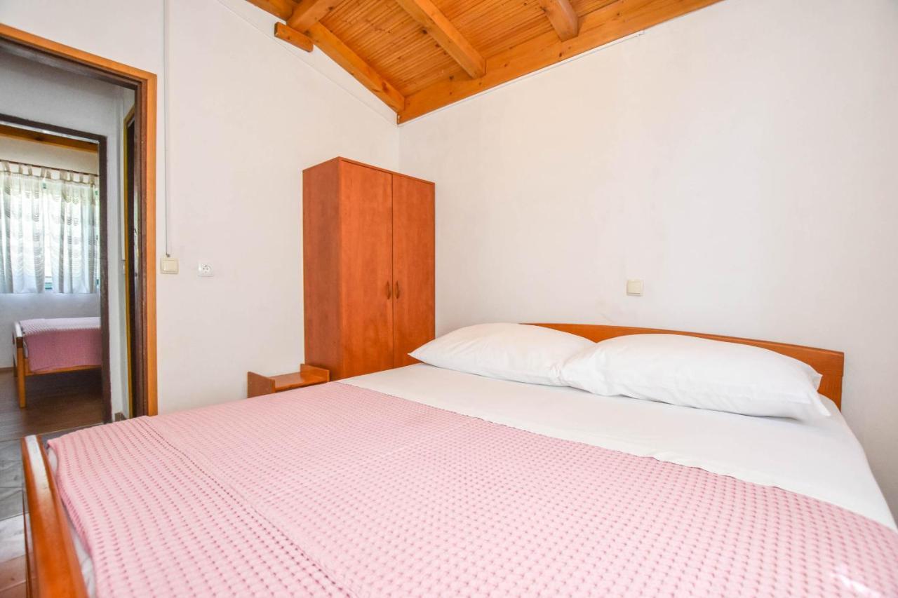 House Oliva Villa Tkon Bagian luar foto