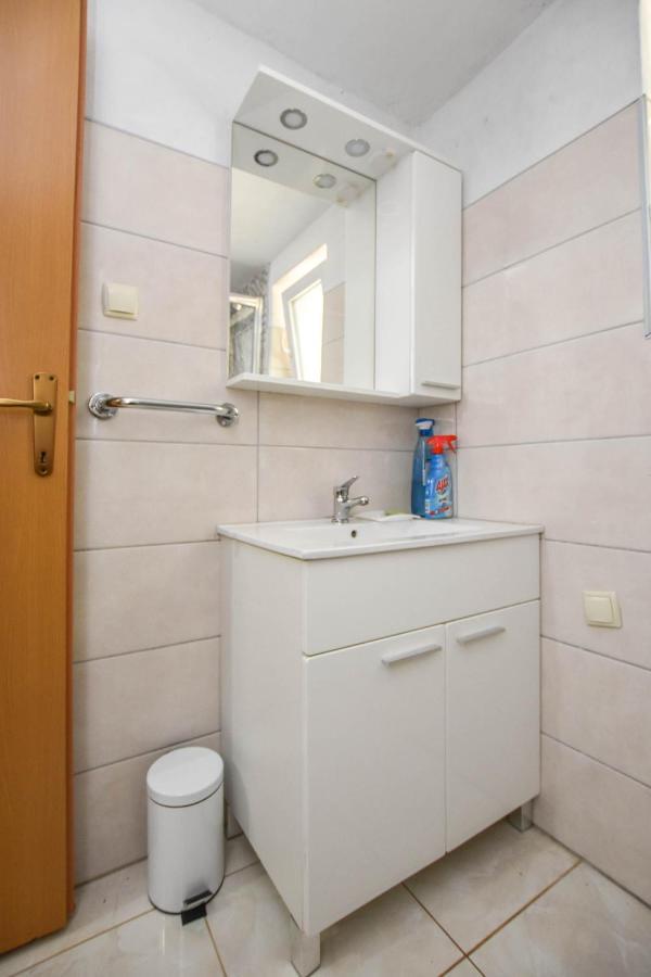 House Oliva Villa Tkon Bagian luar foto